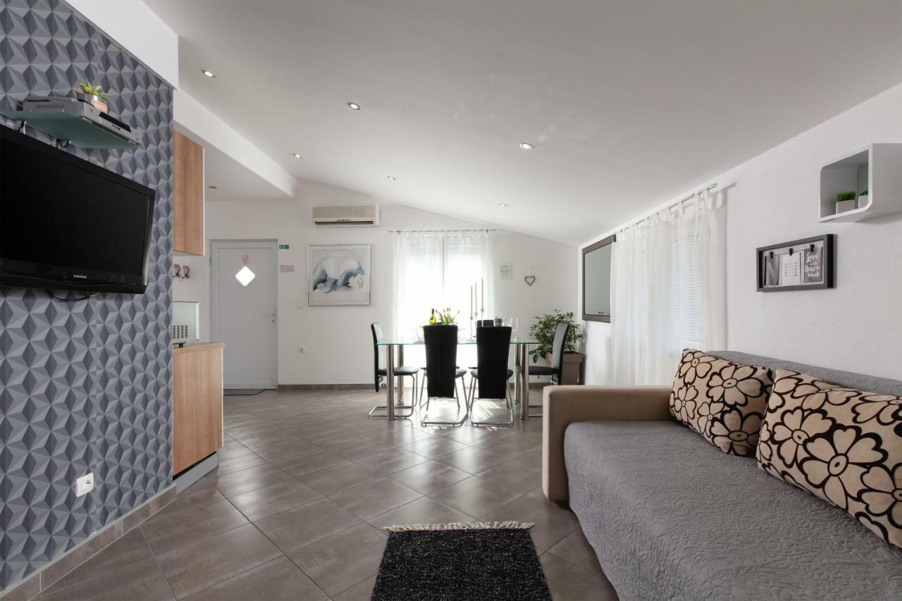 Apartments Bubalo Omis Luaran gambar